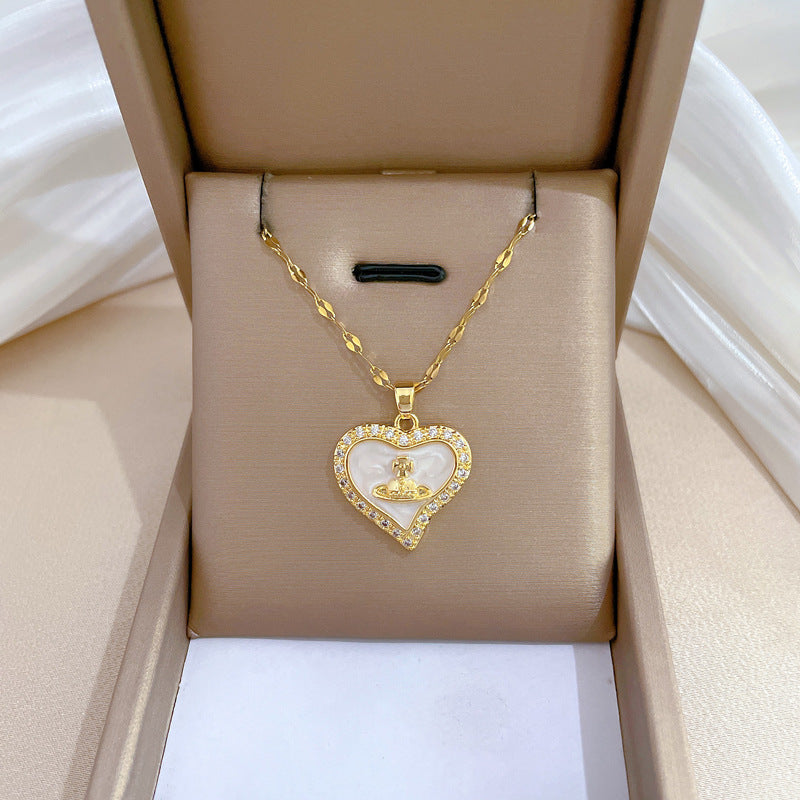 Collana con pendente a cuore e pianeta minimalista da donna e uomo con intarsio di zirconi su catena a serpente in acciaio al titanio