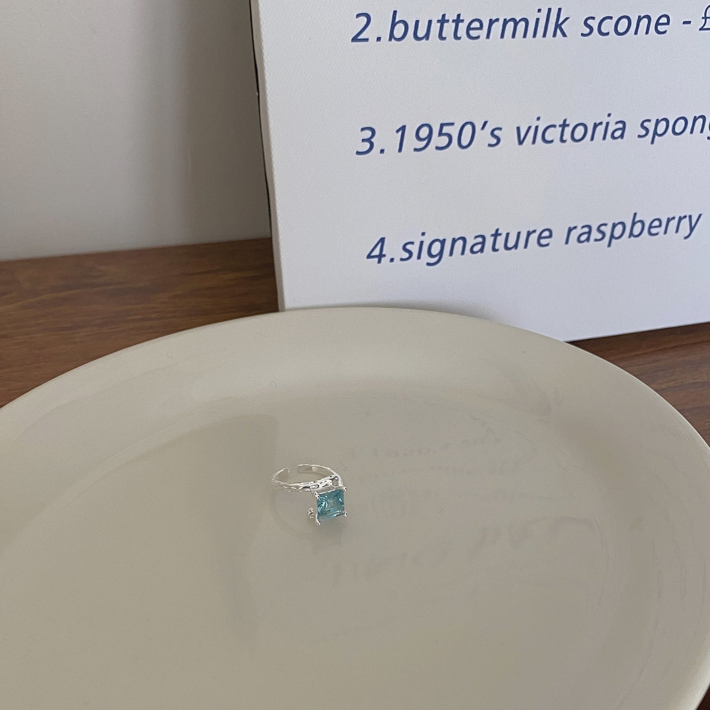 Anello aperto minimalista in argento sterling 925 con zirconi cubici blu e finitura placcata