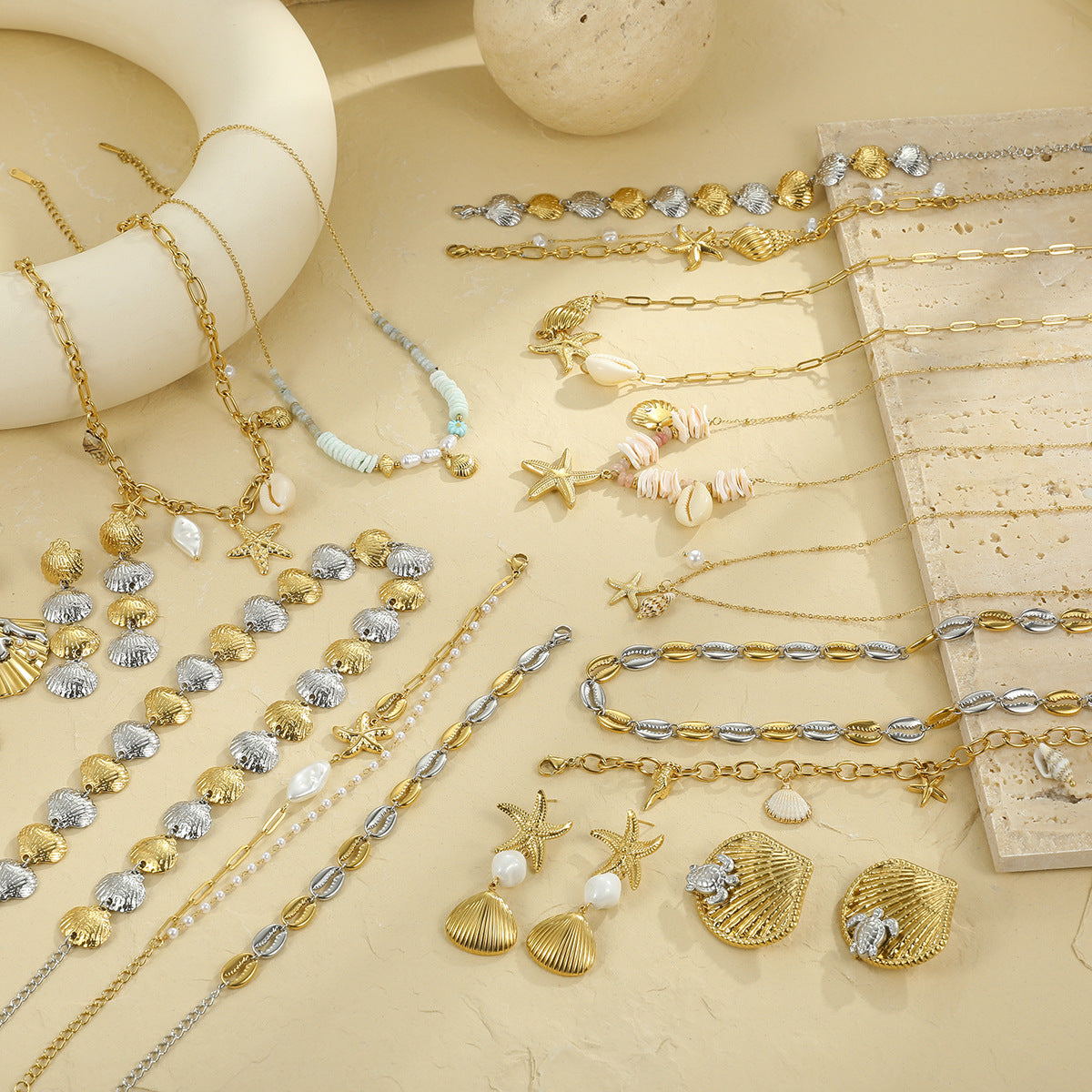 Parure da donna con collana, bracciale, orecchini e anello abbinati in acciaio inossidabile placcato, design geometrico ispirato all'oceano