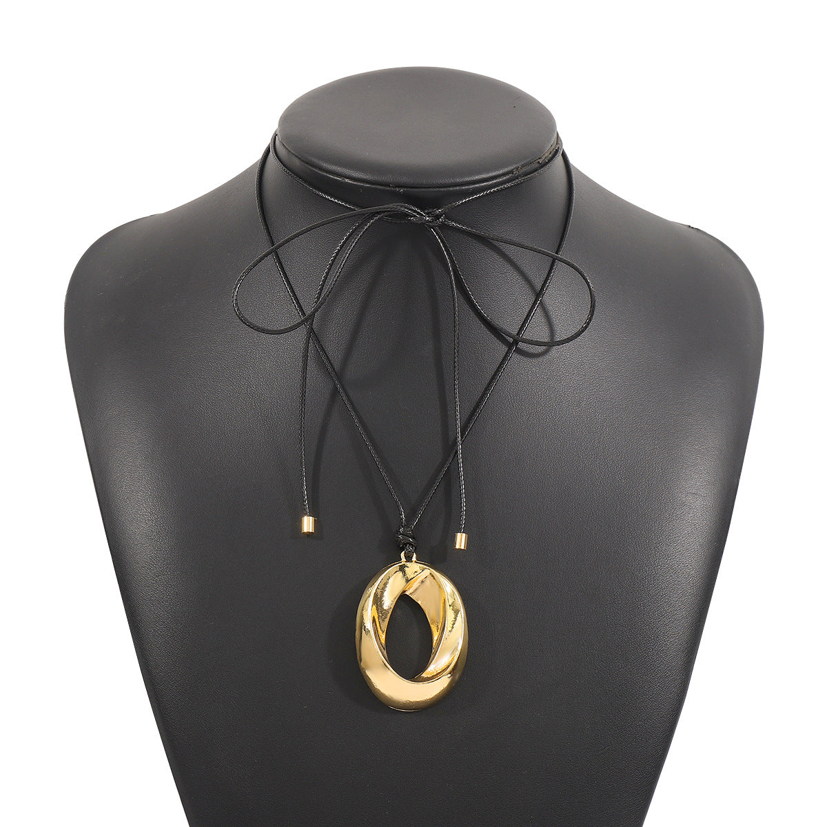 Orecchini a cerchio in metallo geometrici vuoti retrò dolci e audaci e collana con ciondolo in cordino di cera nera regolabile da donna