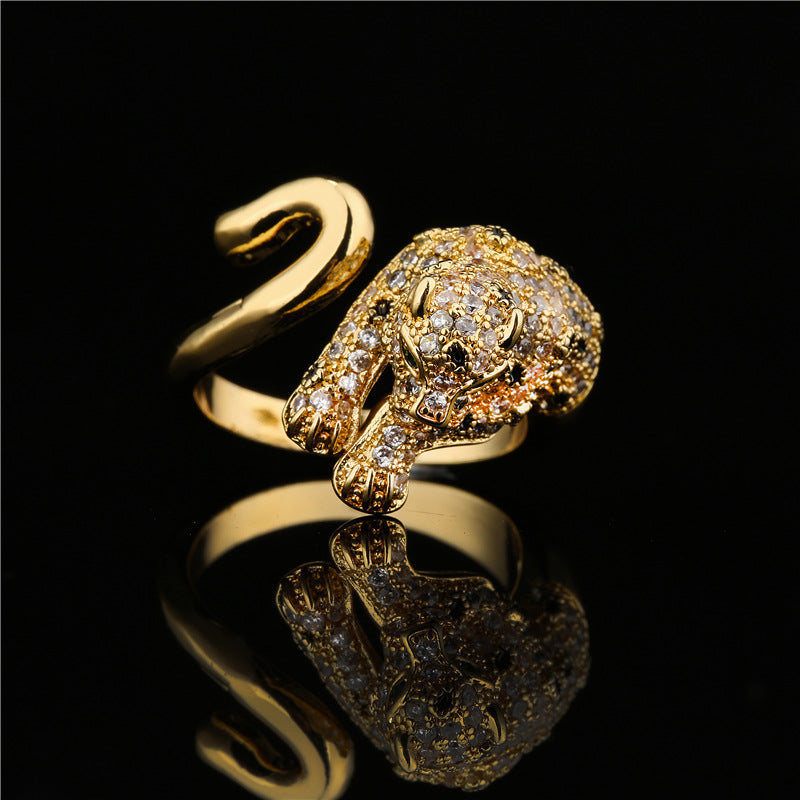 Anello alla moda con ghepardo geometrico in rame placcato oro 18 carati e zirconi AAA micro-incastonati