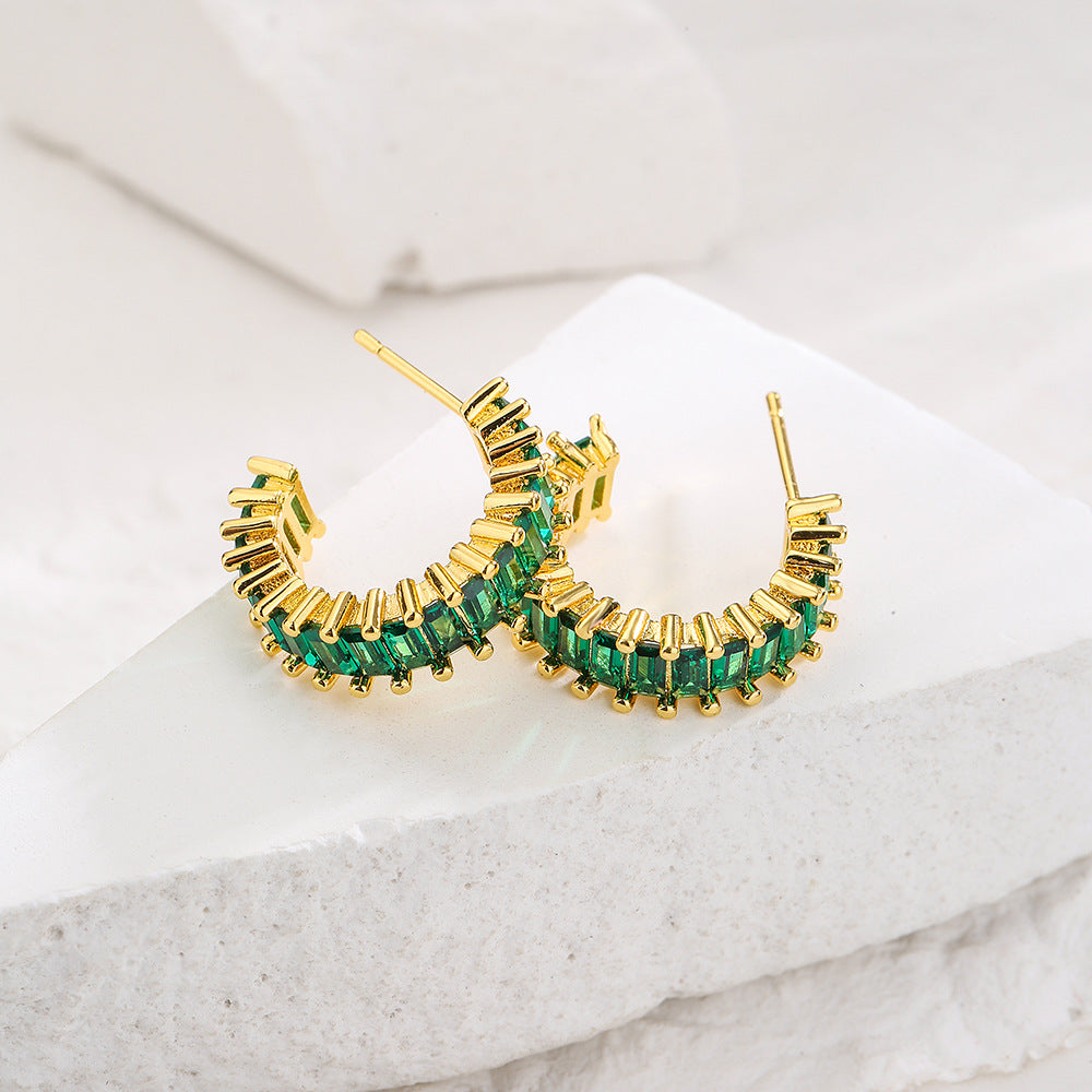 Orecchini a perno da donna minimalisti moderni geometrici a forma di C, con micro-pavé di zirconi AAA, in rame placcato oro 18K