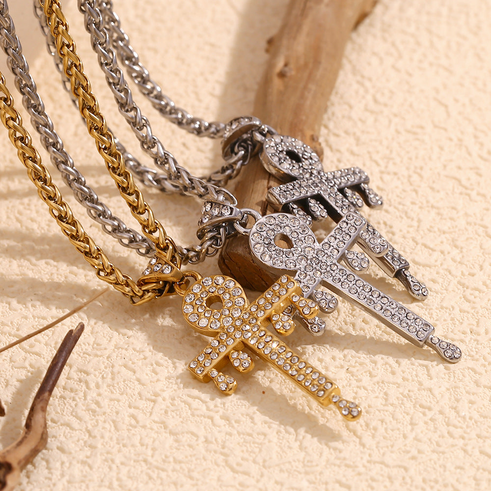 Collar con colgante en forma de llave minimalista para mujer, de acero inoxidable con chapado en oro de 18 quilates y incrustaciones completas de diamantes de imitación en cadena trenzada