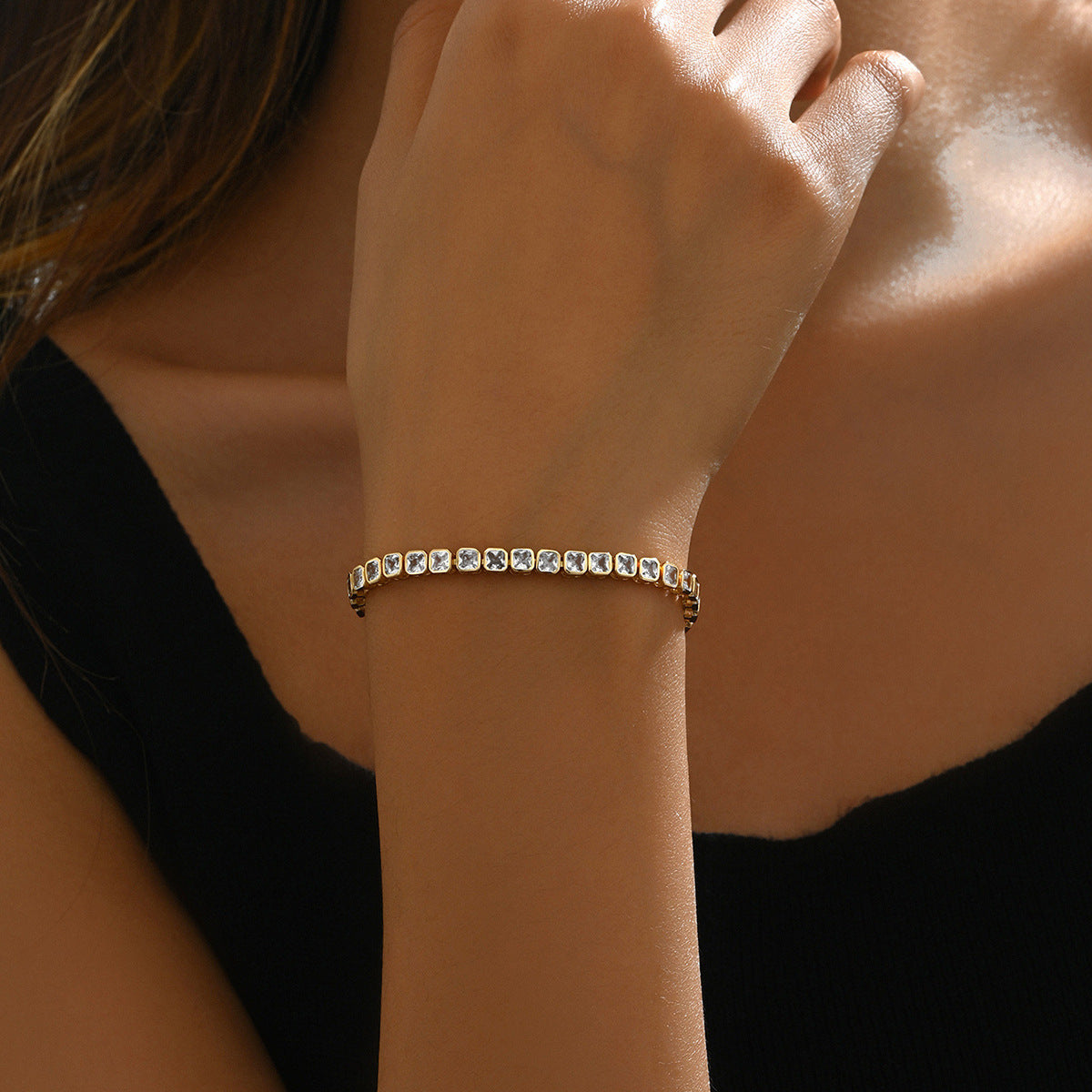 Pulsera Minimalista Dulce Geométrica de Cobre con Incrustaciones de Zirconia para Mujer