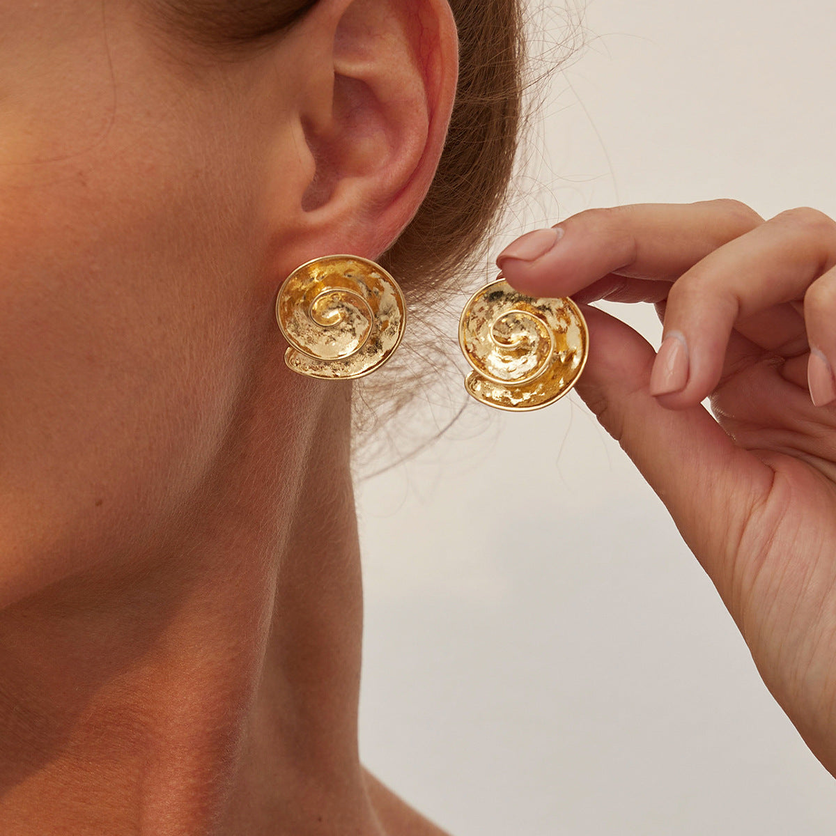 Pendientes de tuerca minimalistas geométricos con forma de anillo líquido para mujer, con aleación galvanizada y postes de acero inoxidable