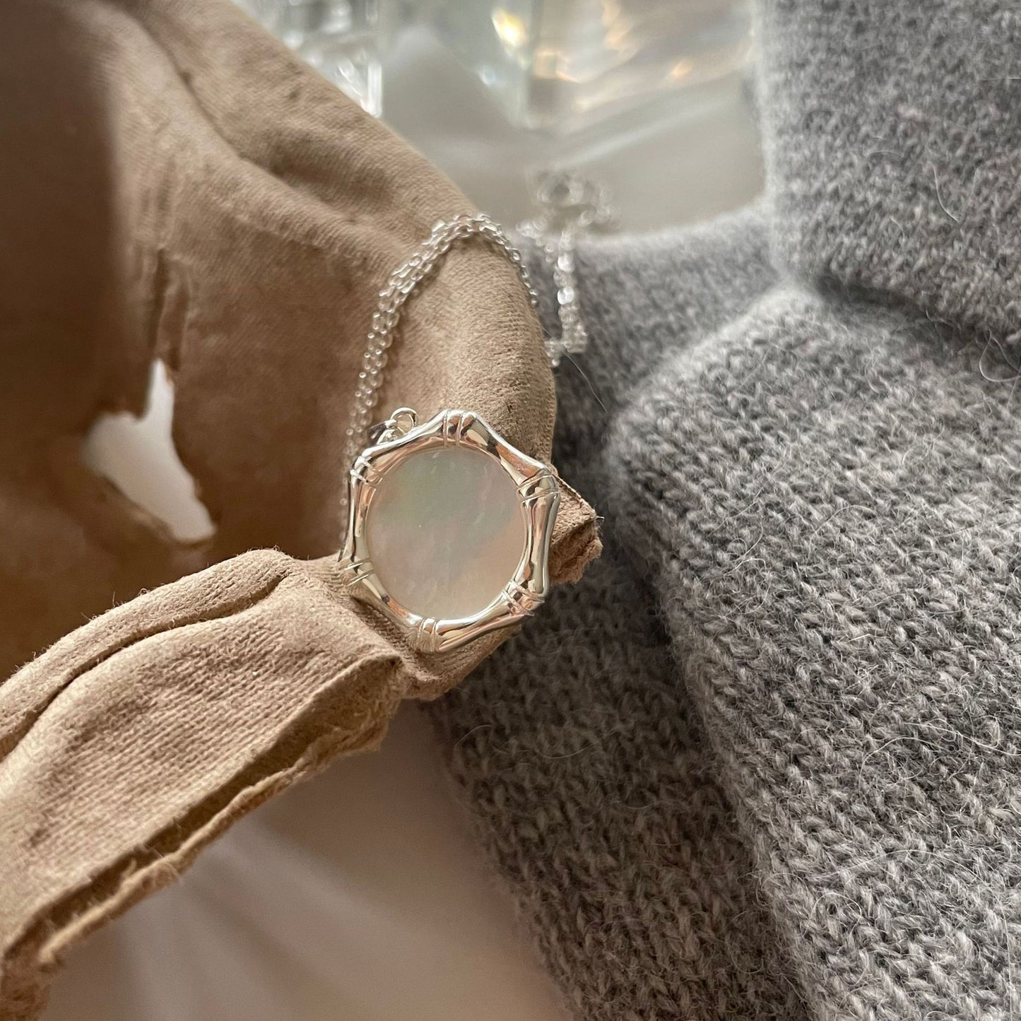 Collar de plata de ley 925 para mujer, estilo natural, con dije de concha minimalista y diseño de bambú