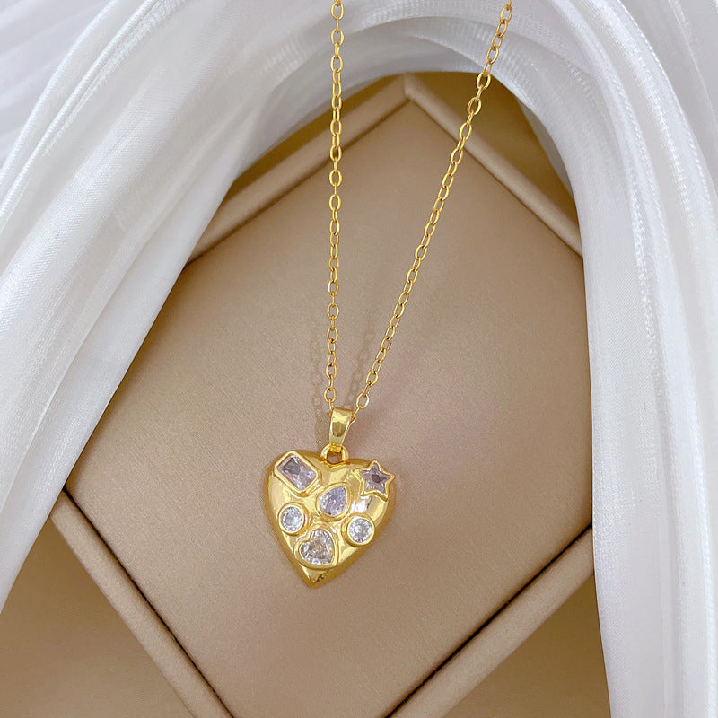 Encantador collar de acero de titanio con forma de corazón y incrustaciones completas de diamantes de imitación para mujer, delicada cadena de clavícula de estilo romántico minimalista.