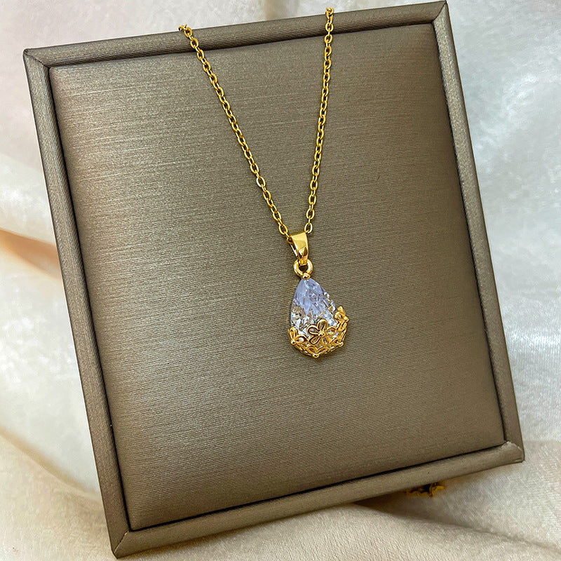 Collana con ciondolo a goccia in rame placcato oro 18 carati con micro-pavé e catena a onda in acciaio al titanio, design originale