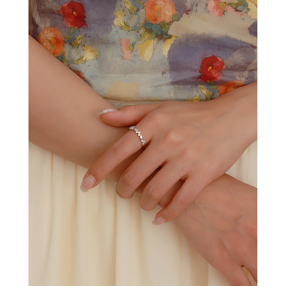 Anello in argento sterling S925 a forma di cuore, dolce e grintoso, con intarsi di strass, fascia fine minimalista da donna