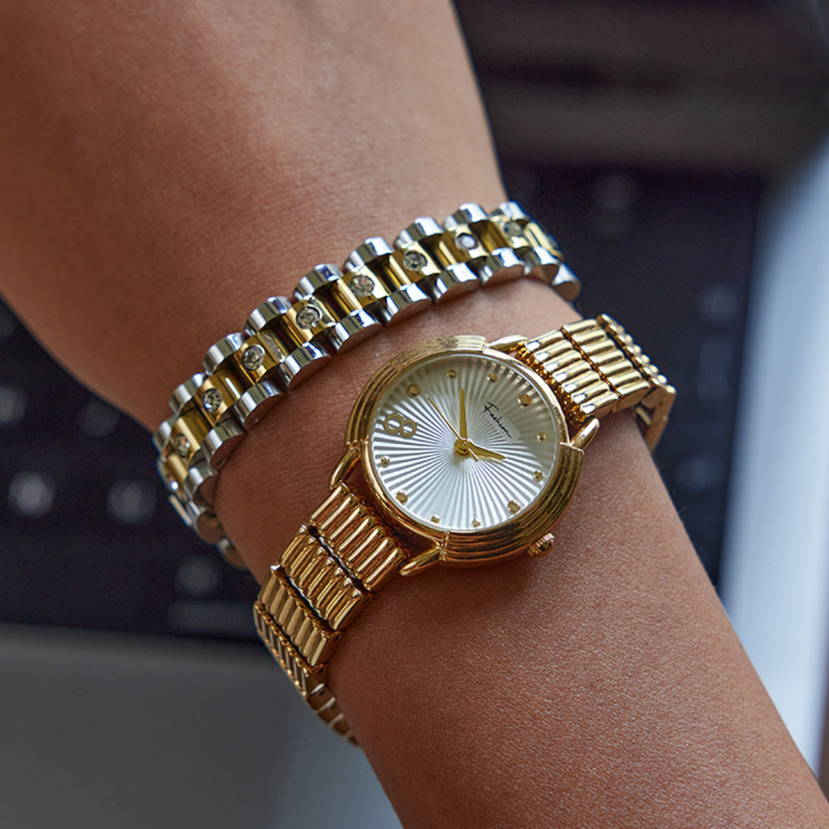 Bracciale geometrico placcato in acciaio inossidabile con strass bianchi per donna, gioielli di lusso minimalisti