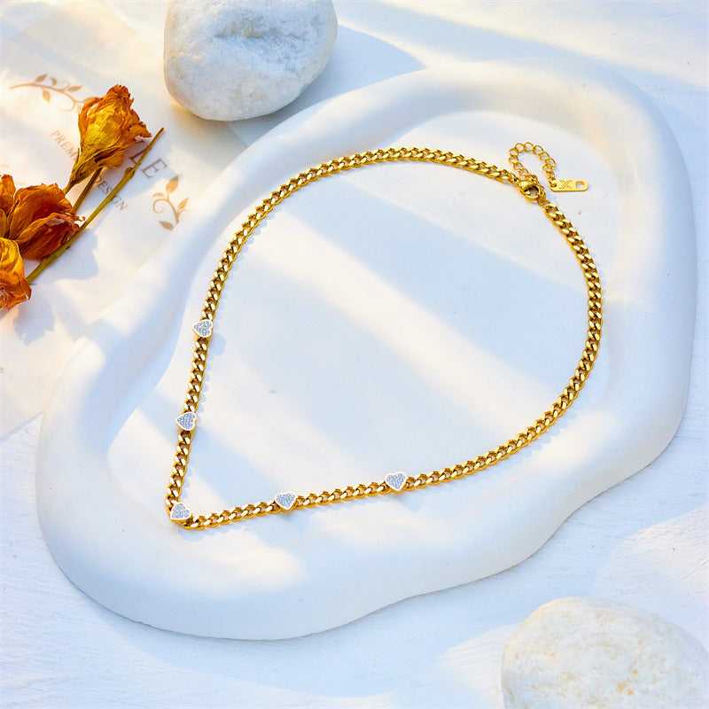 Collar de Corazón Minimalista de Acero de Titanio Tono Frío con Incrustaciones de Diamantes de Imitación y Cadena Gruesa