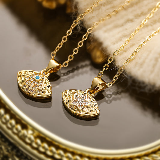 Collar con colgante de ojo geométrico minimalista para mujer con base de cobre bañada en oro de 18K e incrustaciones de circonitas