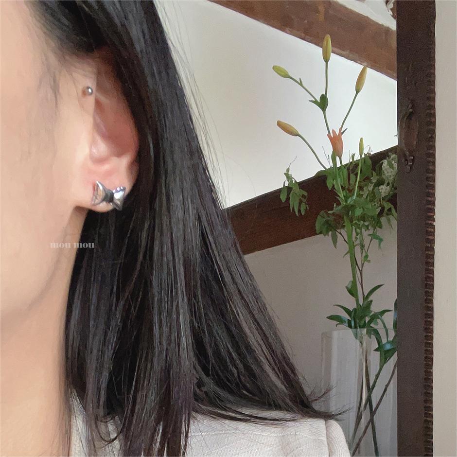 Minimalist Bow-Shaped 925 Sterling Silver Ear Studs with Rhinestone Inlay, Cold-Tone Aesthetic Jewelry