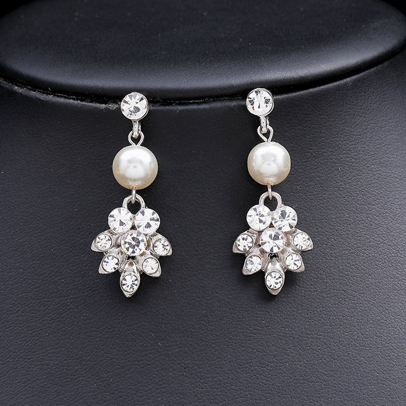 Chic Floral Leaf Pendant Necklace and Earrings Set in Alloy with Electroplated Finish for Women