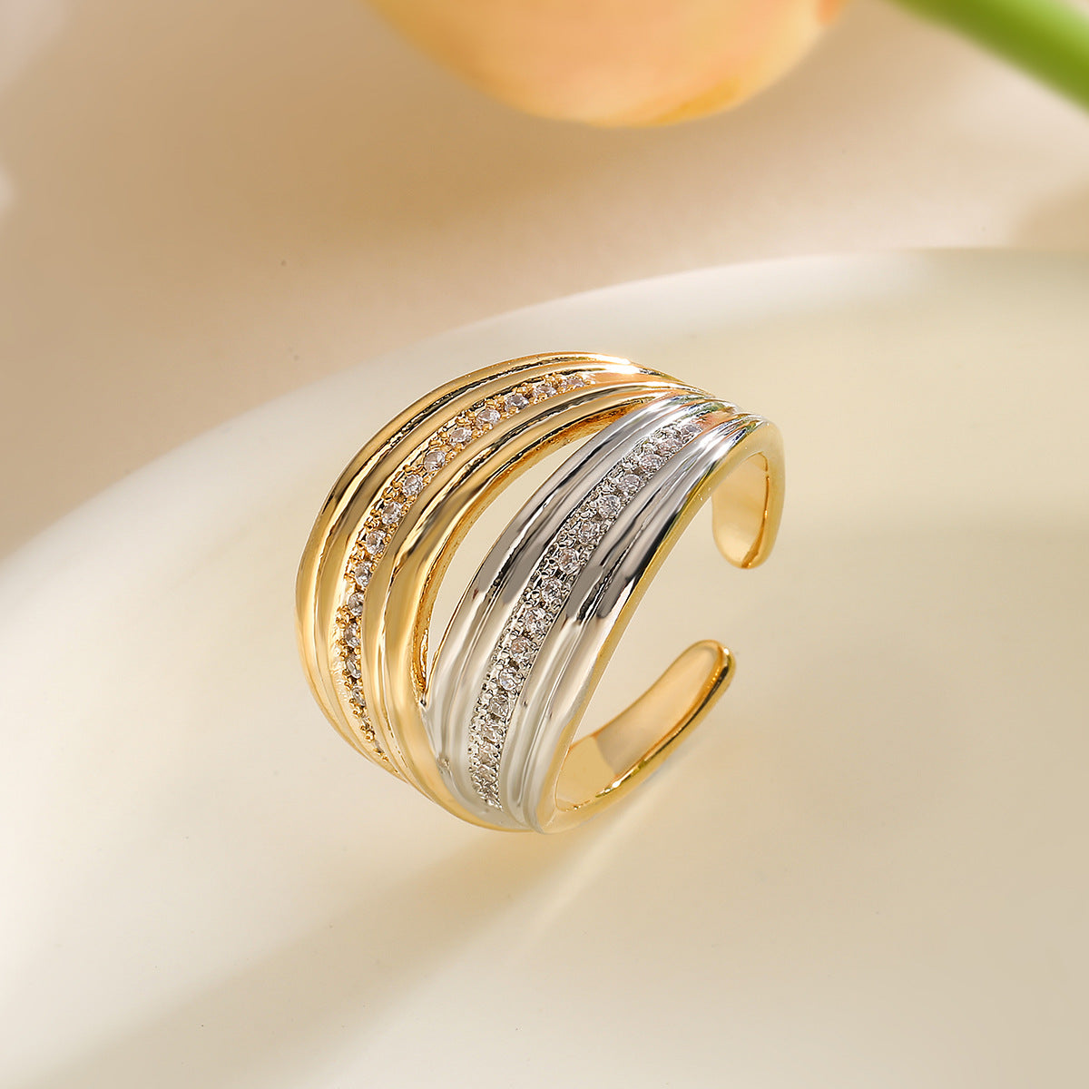 Anello aperto geometrico minimalista da donna in rame con zirconi micro-pavé