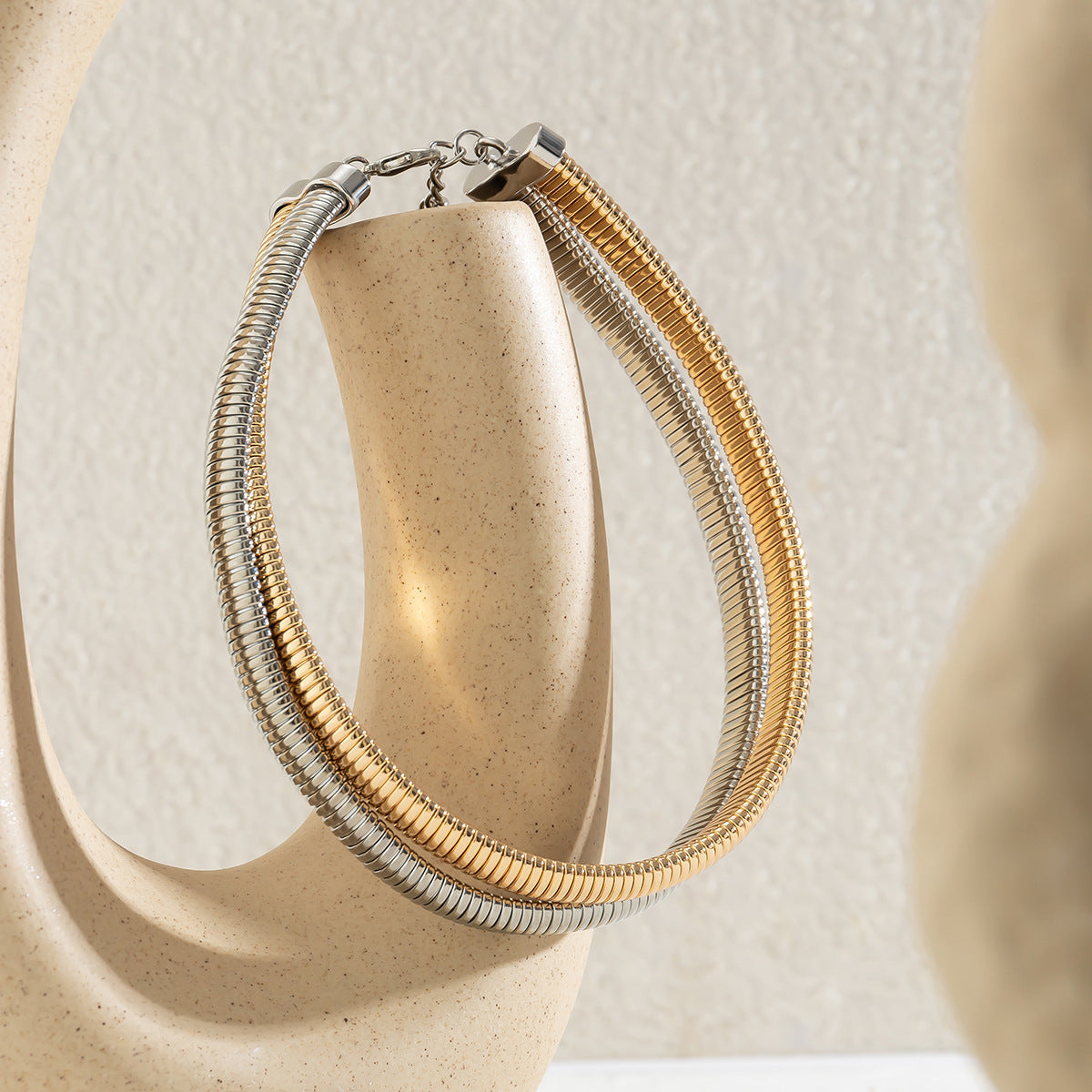 Collana girocollo da donna con catena a serpente geometrica minimalista