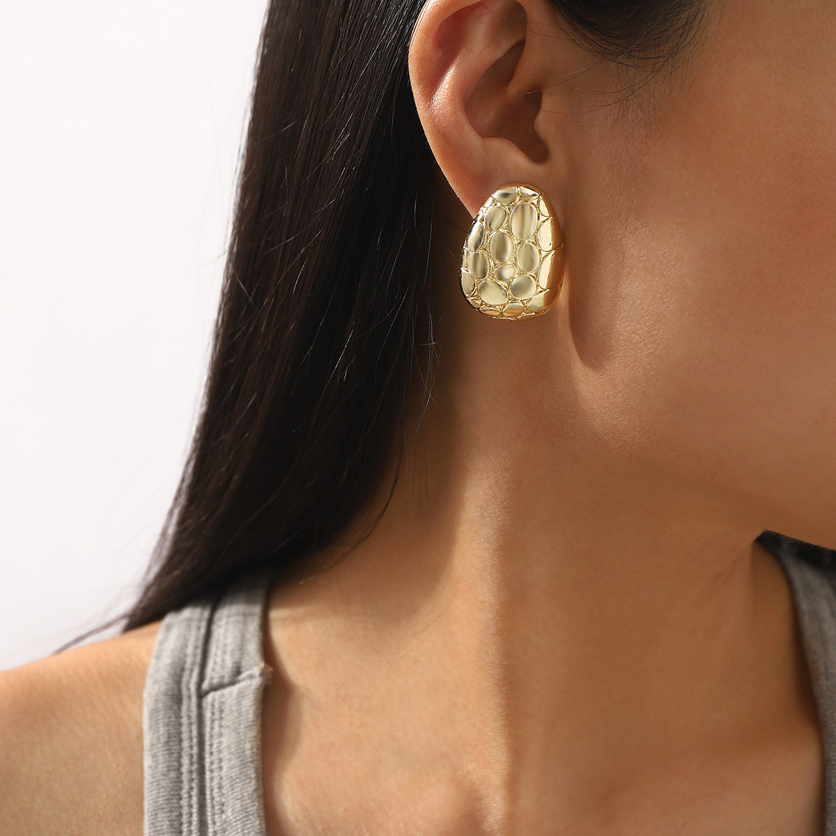 Aretes de Aleación Minimalistas con Forma de Gota y Acabado Bañado para Mujer