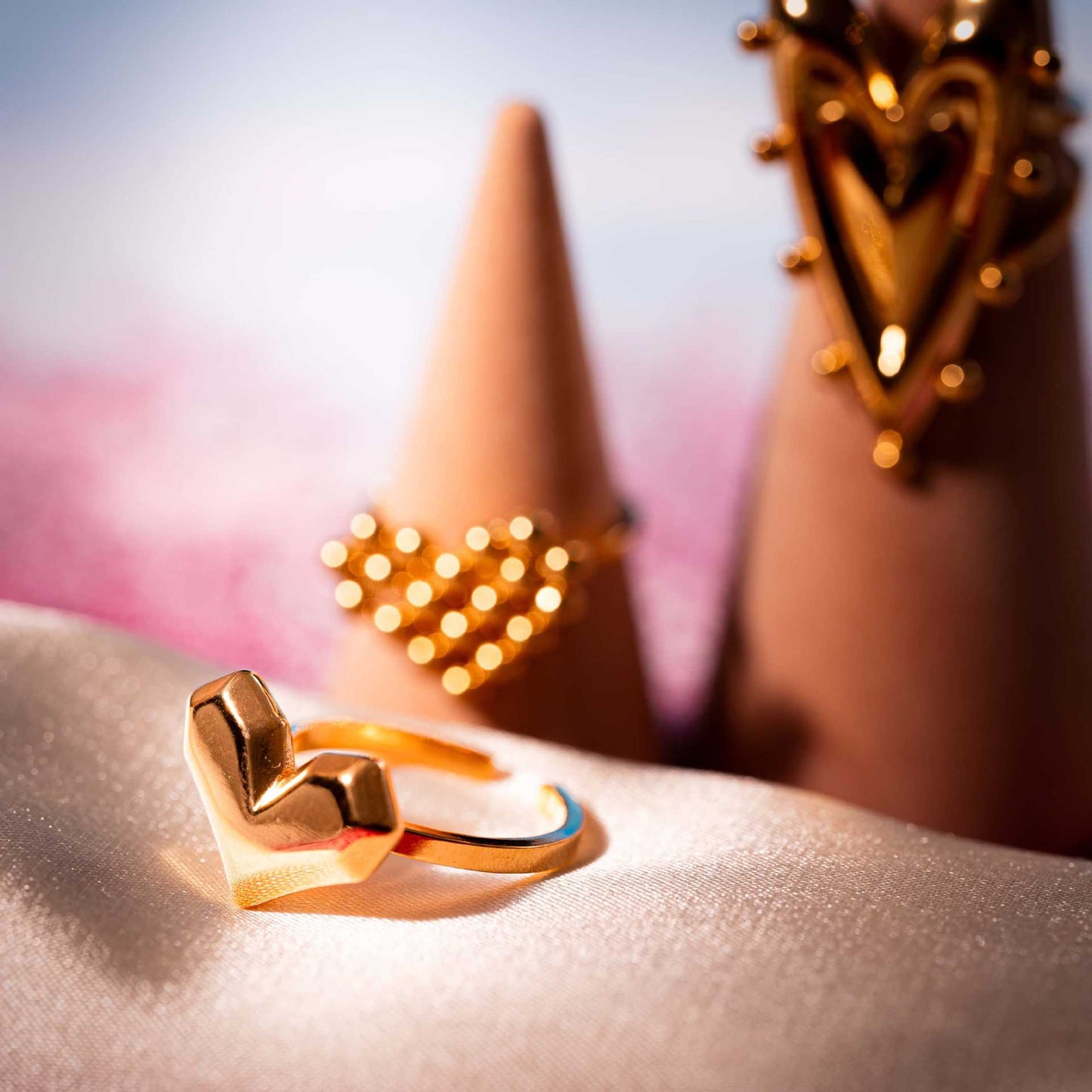 Anillo abierto minimalista de acero inoxidable con forma de corazón y acabado chapado para mujer