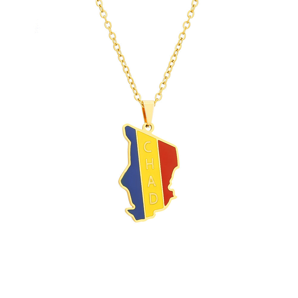 Collar con colgante de mapa y bandera geométrica de la República de Chad en acero inoxidable con dije de titanio y acabado galvanizado unisex