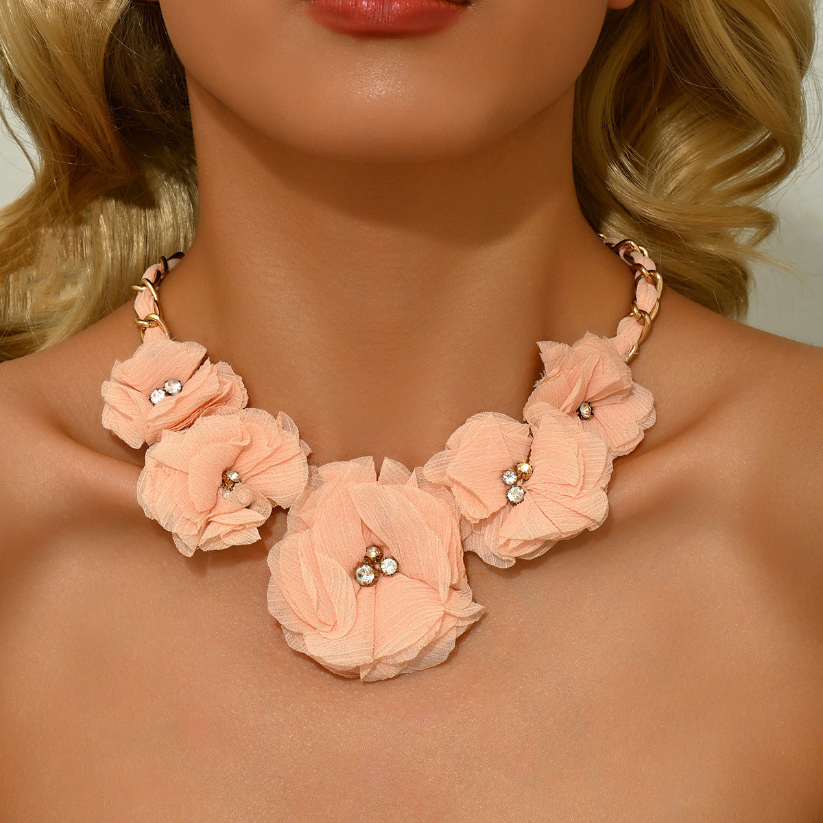 Minimalist Floral Pendant Necklace for Women with Rhinestone Inlay on Zinc Alloy Snake Chain Fashion Clavicle Jewelry