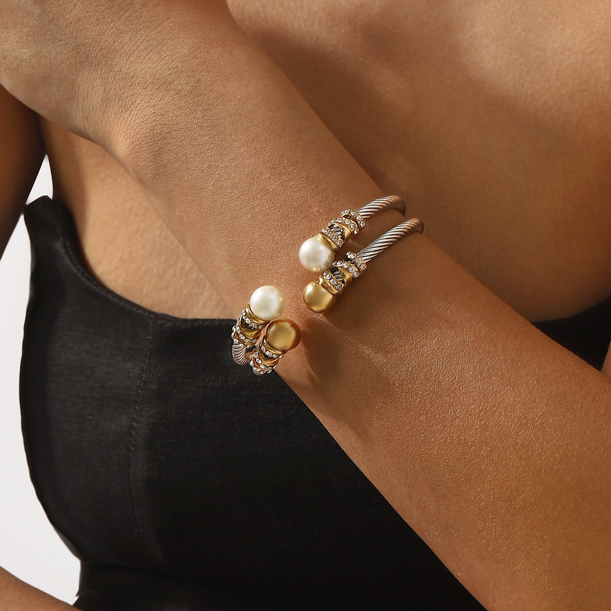 Pulsera de Cable de Acero Inoxidable de Moda para Mujer con Detalles de Diamantes de Imitación y Perlas de Imitación, Diseño de Cuerda Trenzada, Acabado Galvanizado