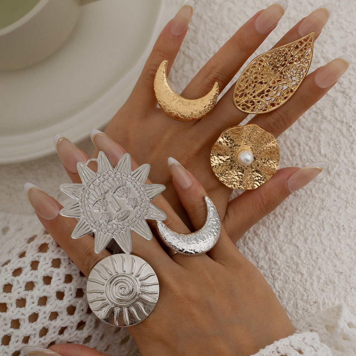 Anello aperto in lega minimalista a forma di girasole da donna con perle finte e motivo a foglia