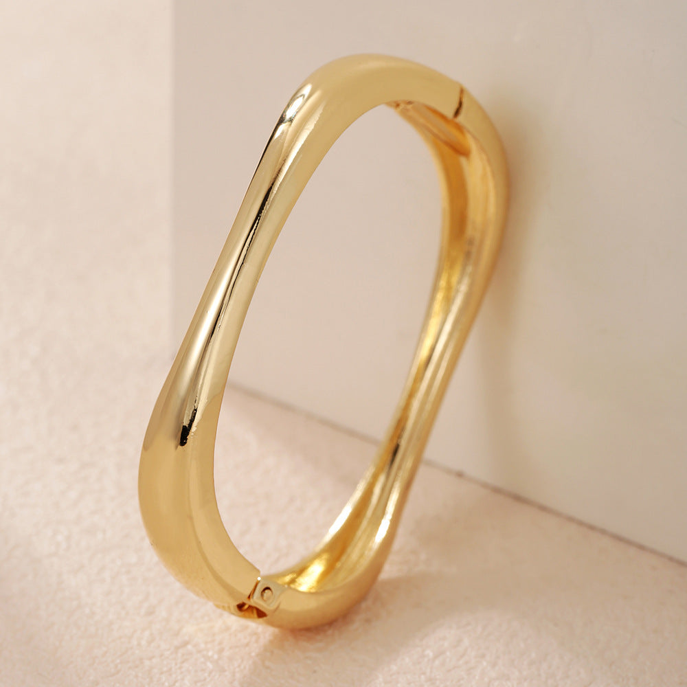 Bracciale minimalista in lega lucida a forma geometrica da donna con design a curva irregolare e stile a polsino aperto