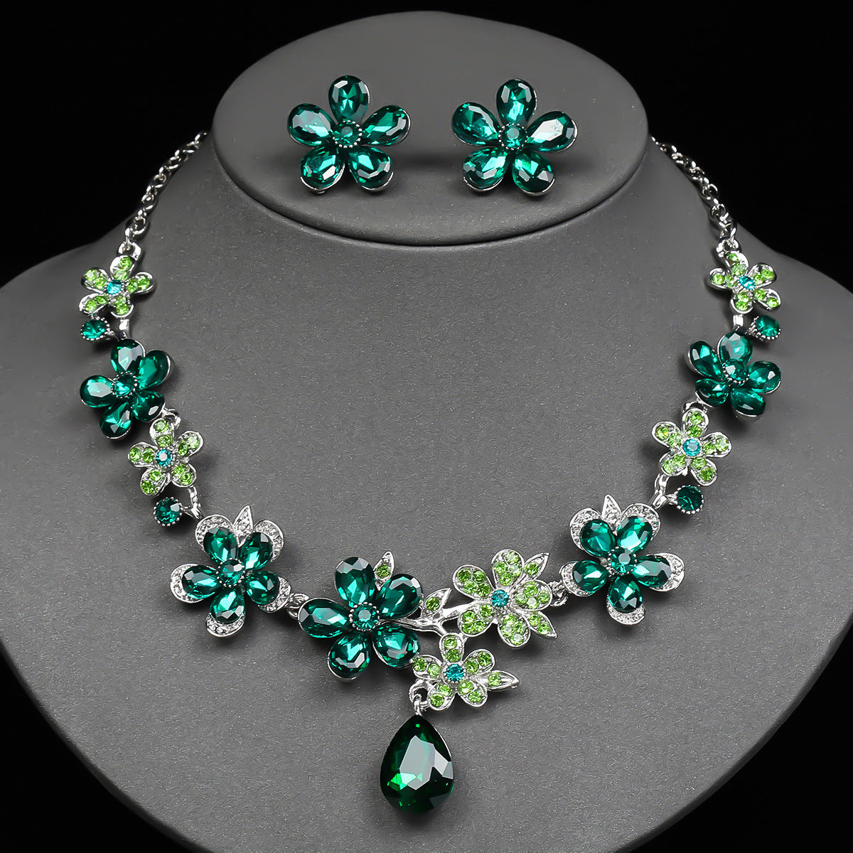 Set collana e orecchini in lega vintage con goccia floreale, con strass e pendente in acrilico