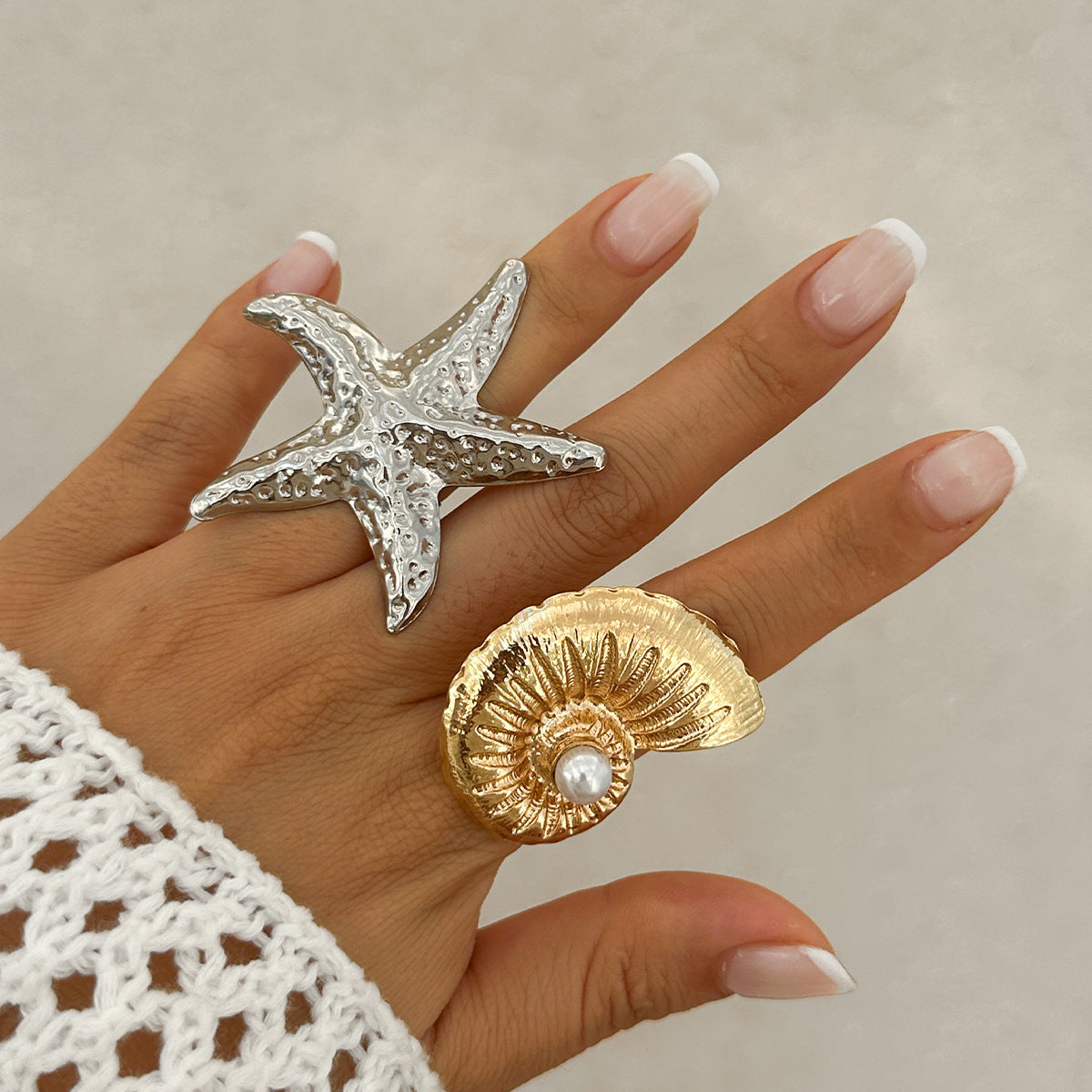 Anello da donna in metallo a forma di stella in stile vacanza con finitura placcata e fascia regolabile