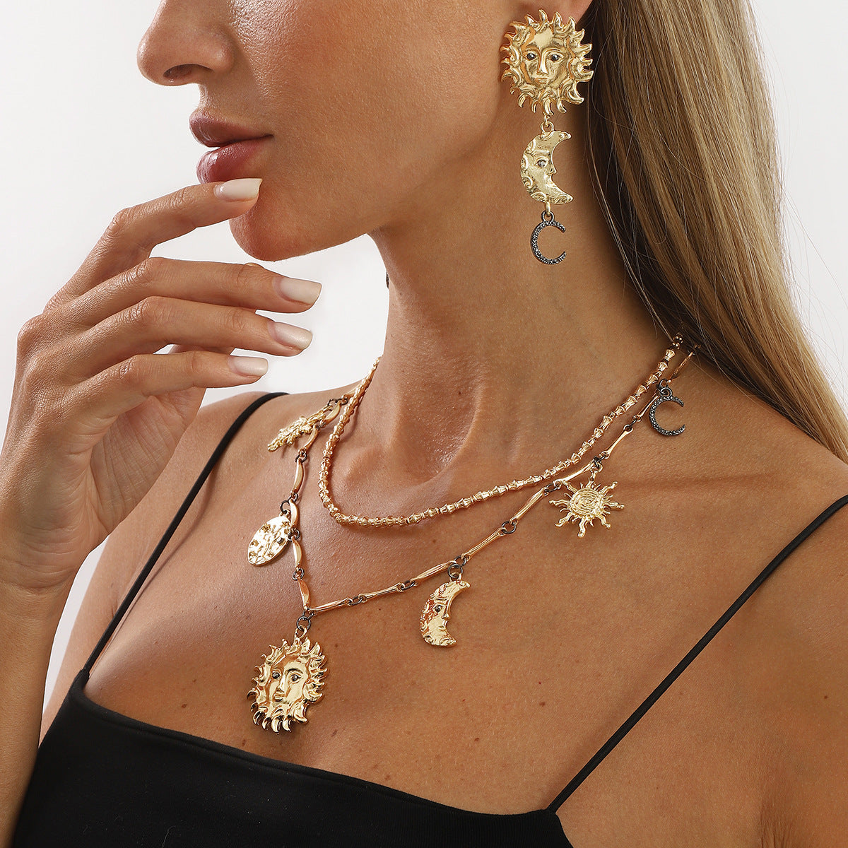 Orecchini Pendenti con Nappa a Volto di Sole e Luna Geometrico Vintage con Intarsio di Strass e Lega Elettroplaccata