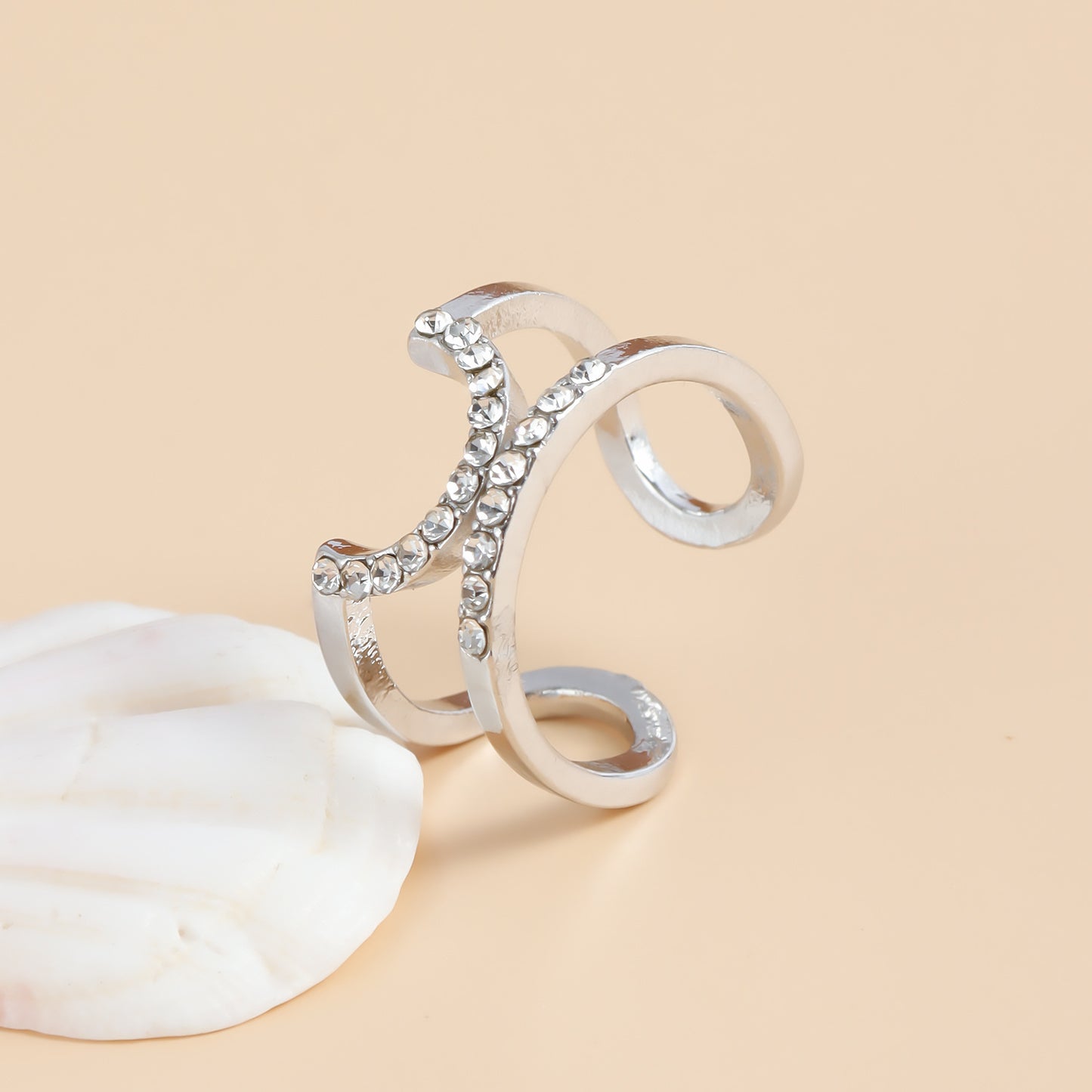 Anillo abierto de lujo geométrico con diamantes de imitación para mujer con acabado de metal chapado y diseño en forma de U