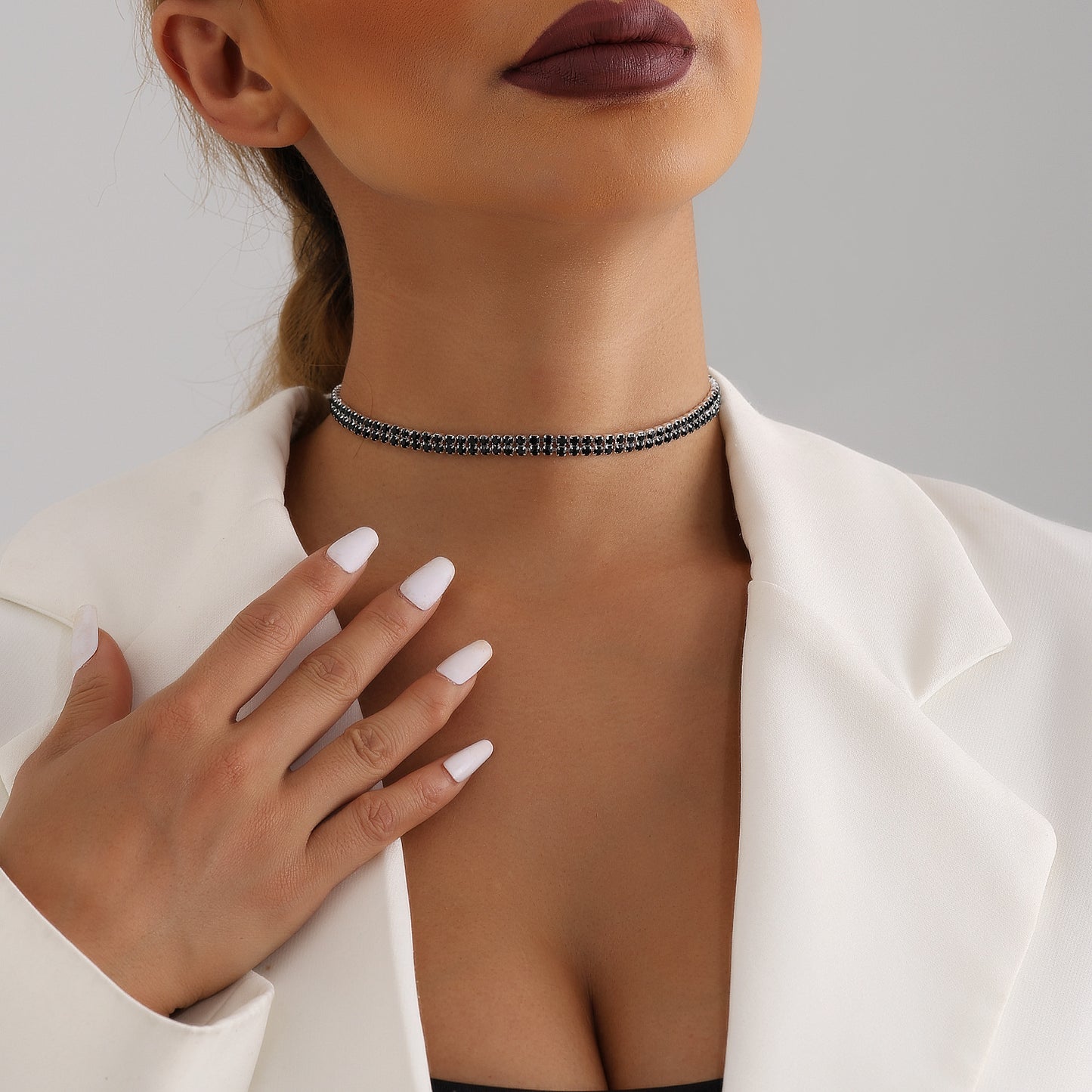 Minimalist Geometric Black Rhinestone Choker Necklace for Women with Plated Metal Chain