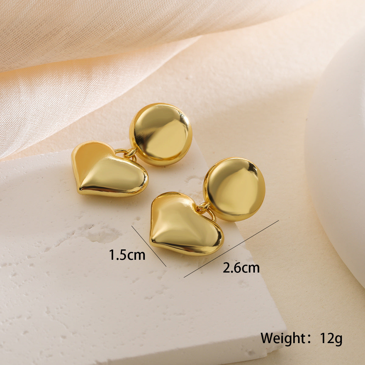 Orecchini minimalisti a forma di cuore in rame placcato oro 18 carati da donna — Gioielli per le orecchie lussuosi e leggeri