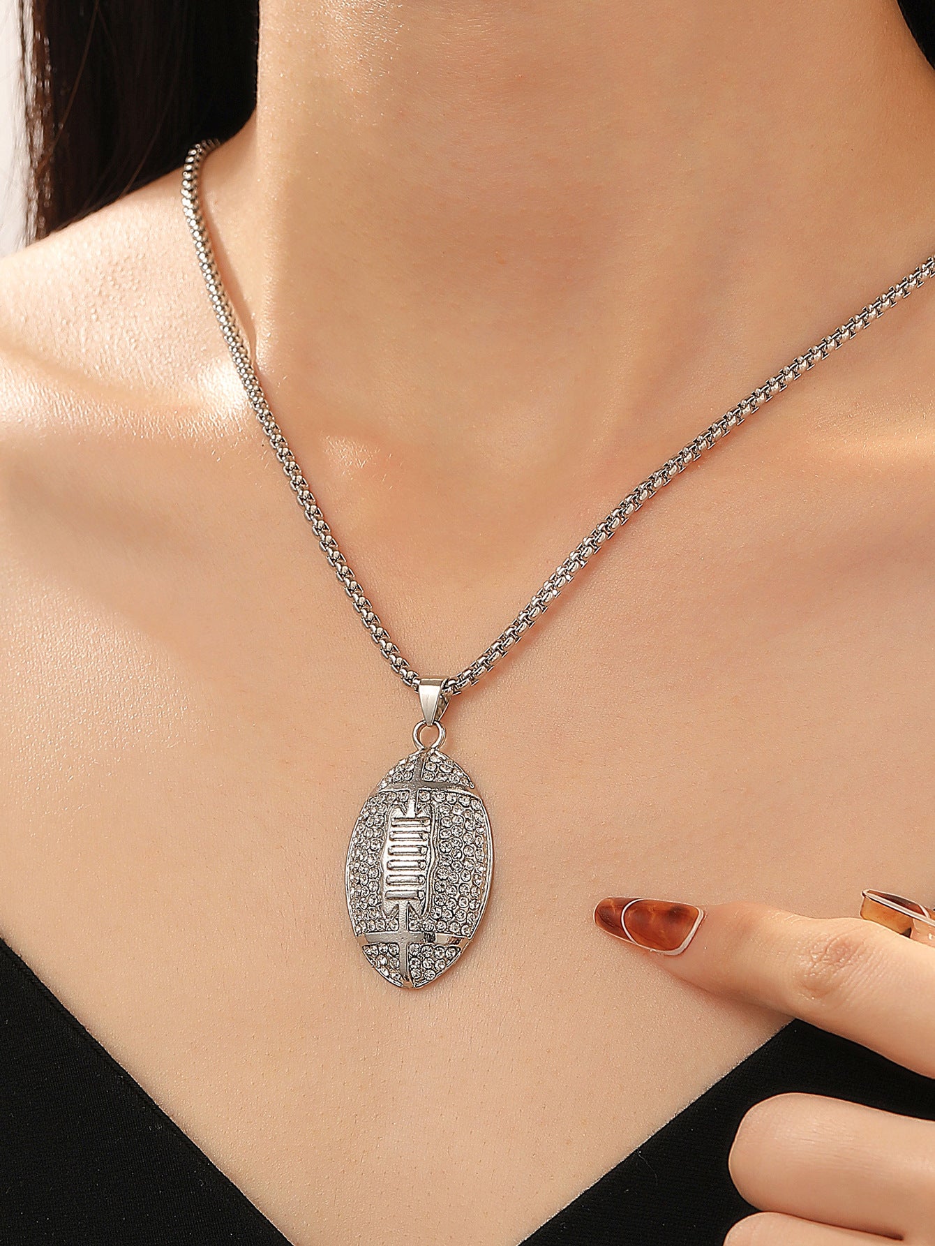 Collana con ciondolo sportivo geometrico in lega placcata per donna
