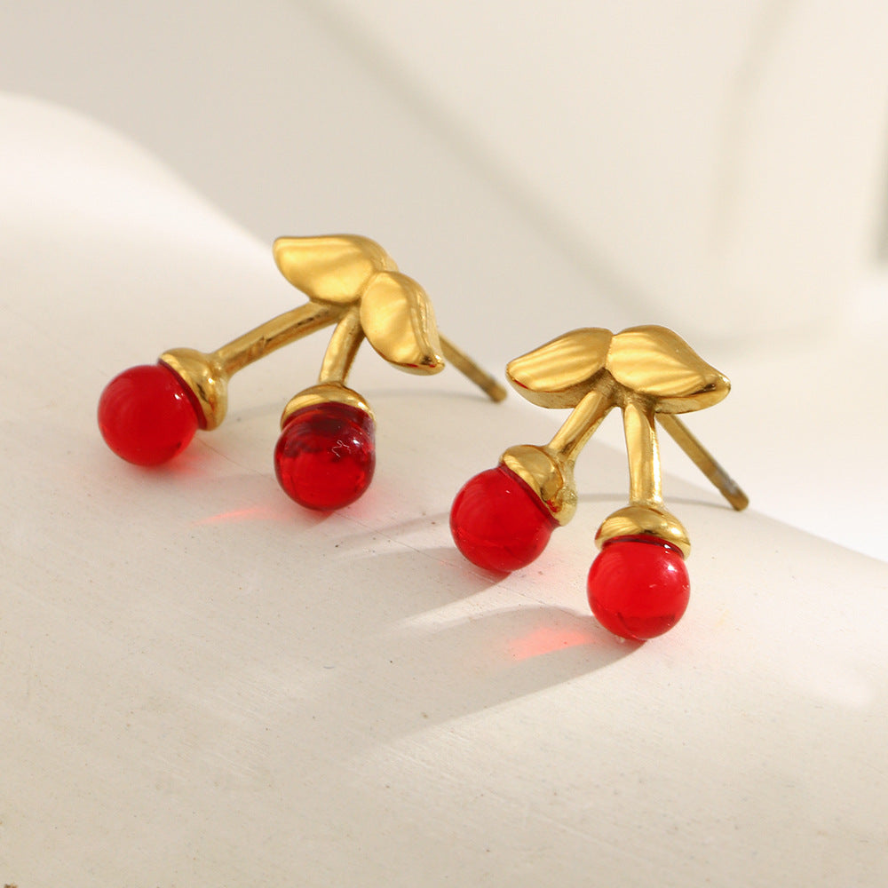Orecchini a perno minimalisti da donna a forma di ciliegia in acciaio inossidabile con placcatura in oro 18 carati e intarsio in agata rossa