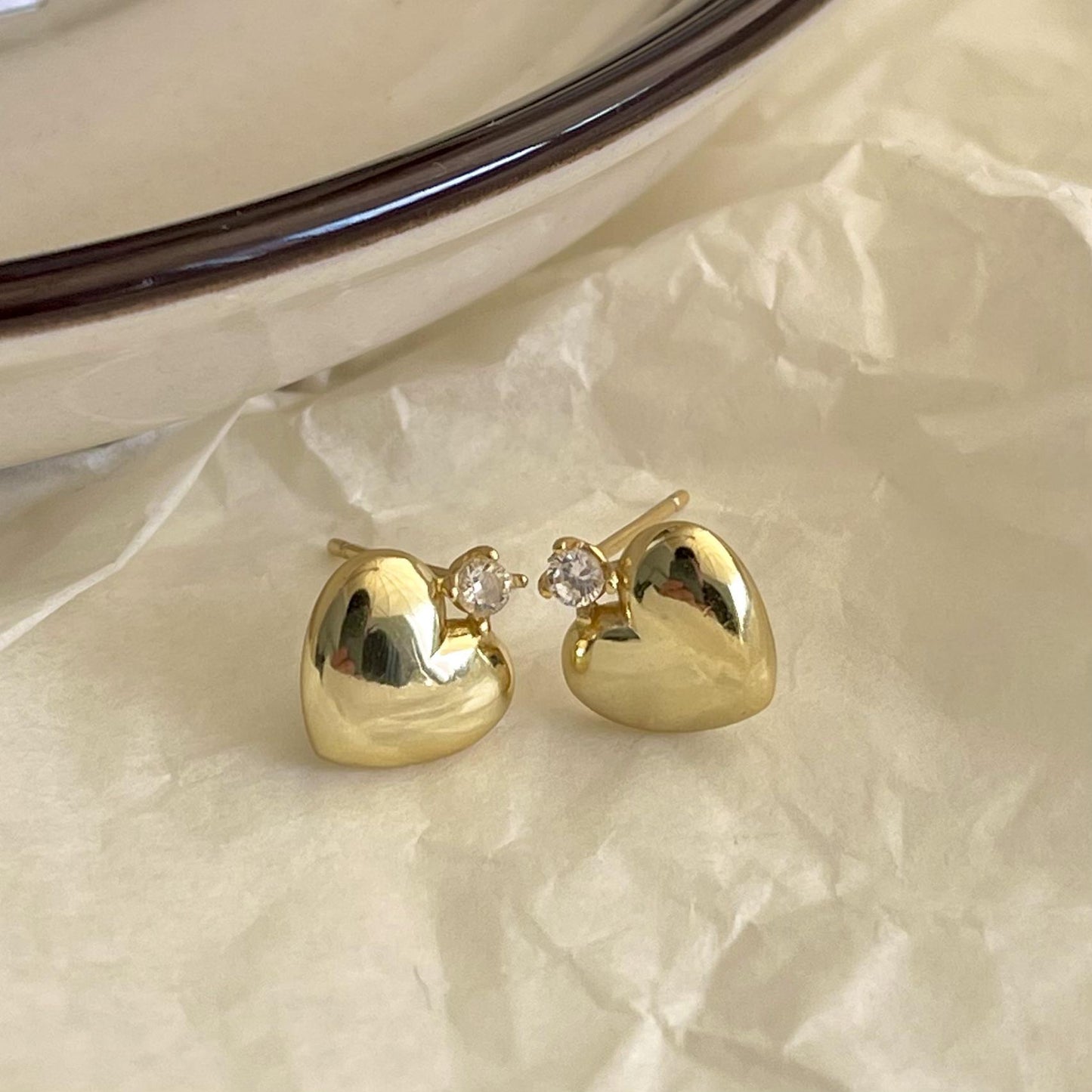 Orecchini a perno minimalistici a forma di cuore in argento sterling 925 con intarsio di zirconi per donna