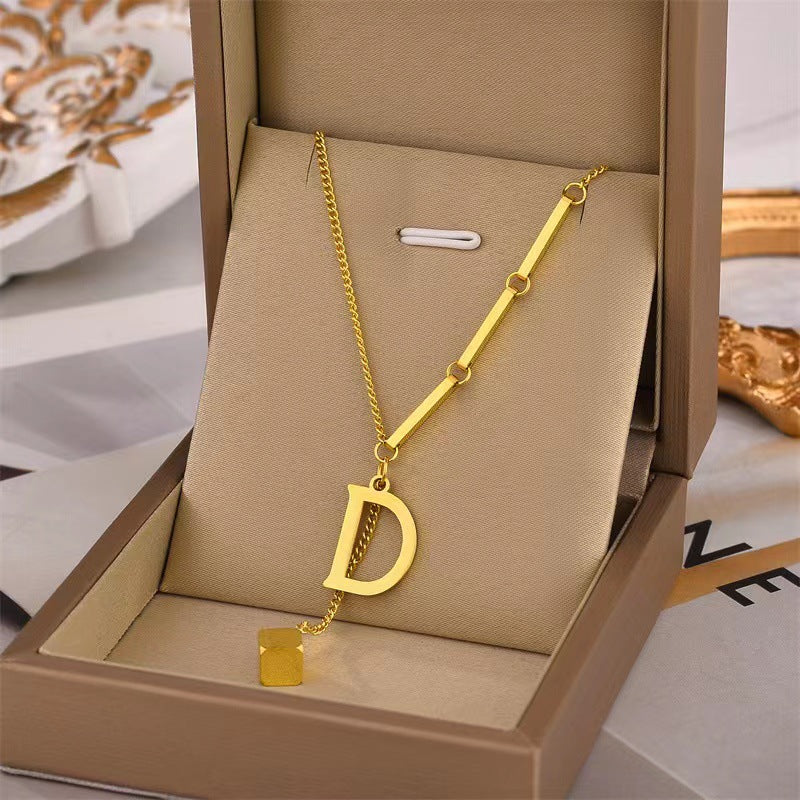 Collar minimalista con colgante de letra D de acero de titanio chapado en oro de 18 quilates y cadena de cuentas redondas geométricas para mujer