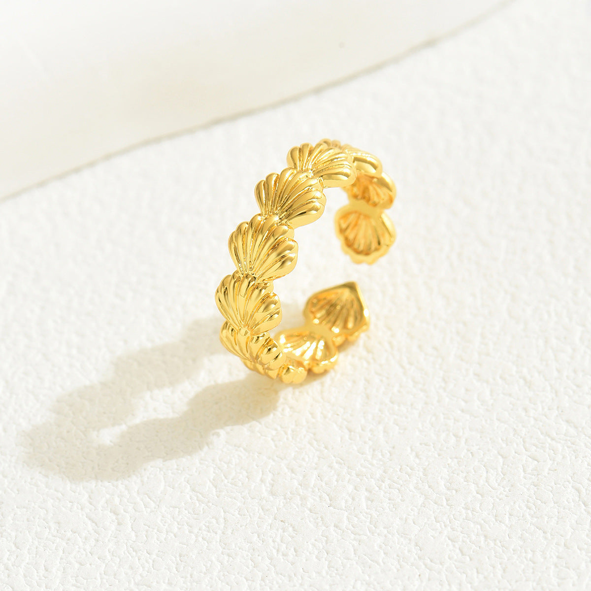Anillo Abierto Ajustable Minimalista para Mujer con Temática de Concha y Océano en Cobre con Acabado Chapado