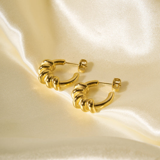 Pendientes de aro con forma de C, geométricos, minimalistas, de acero inoxidable con chapado al vacío de oro de 18 quilates para mujer