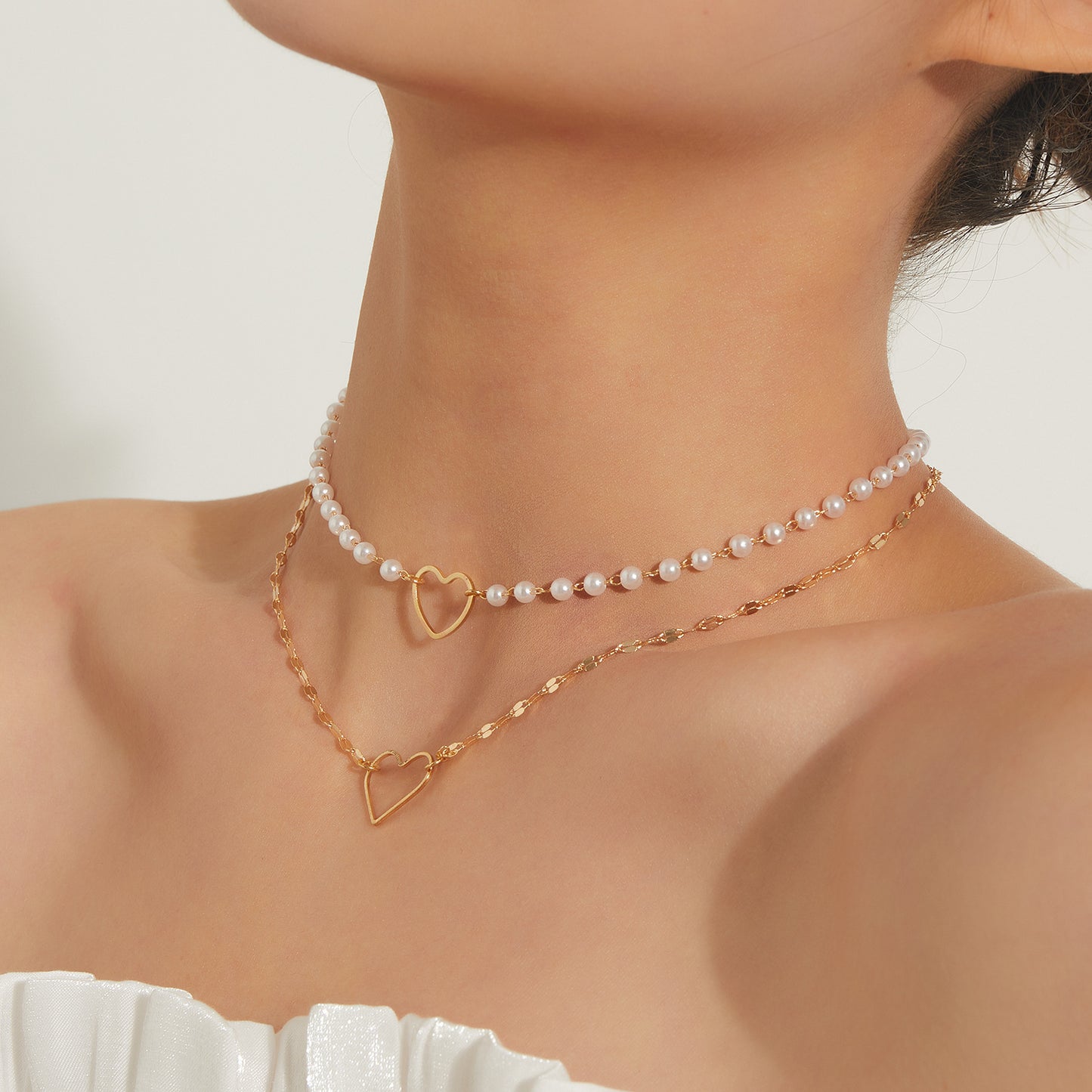 Fashion Heart-Shaped Alloy Pendant Necklace with Electroplated Finish and Double-Layer White Pearl Accents for Women