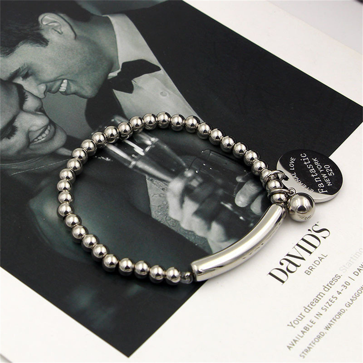 Bracciale da donna in acciaio inossidabile con disco tondo minimalista, perline elastiche e finitura lucida