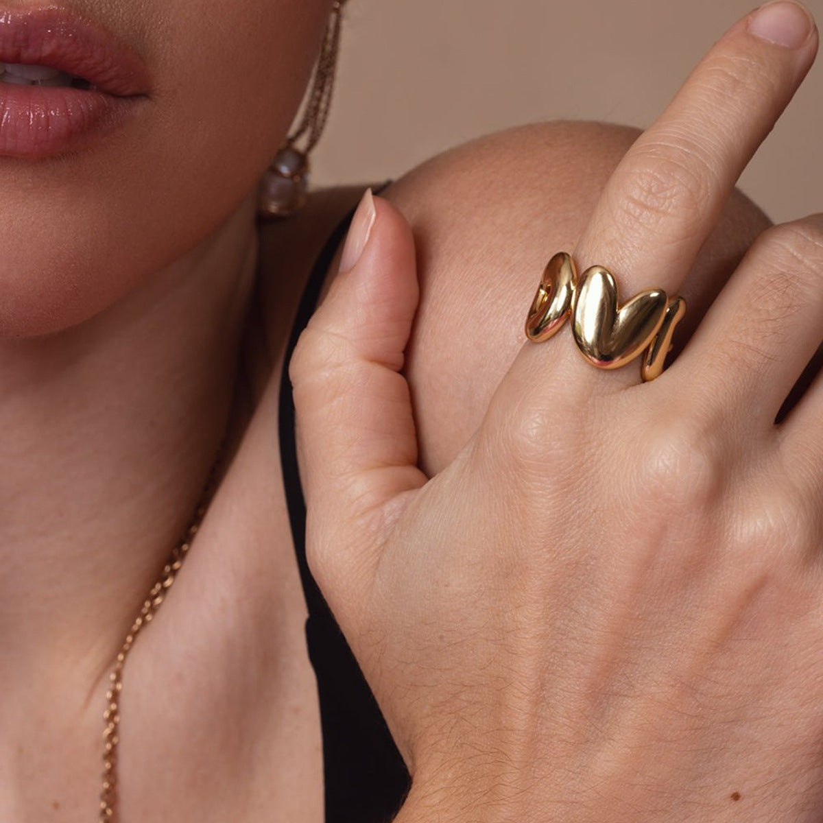Minimalist 18K Gold Plated Stainless Steel Love Letter Heart Ring with Rhinestone Inlay Unisex