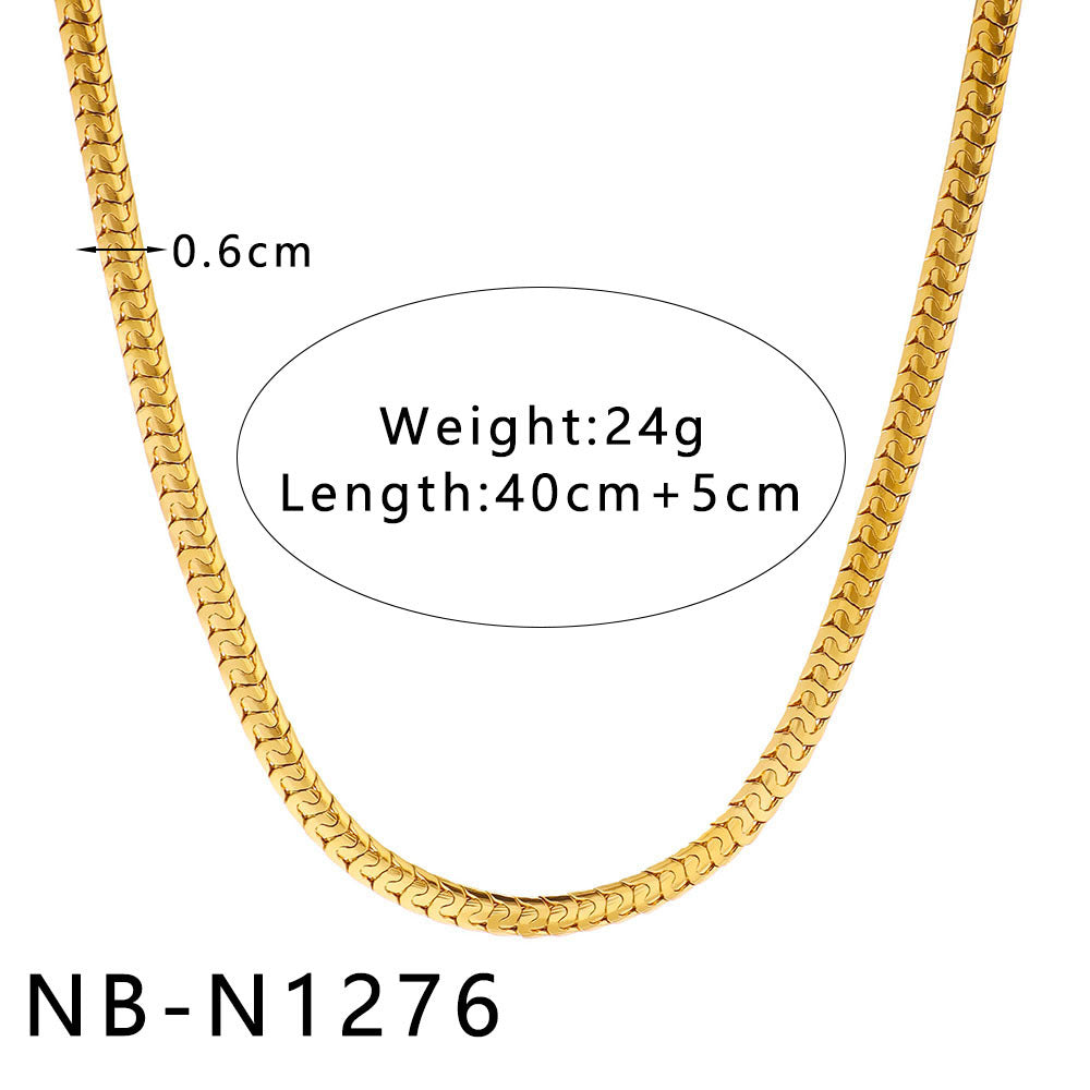 Collana con pendente geometrico minimalista da donna con design a intaglio, catena in acciaio inossidabile e finitura placcata sottovuoto in oro 18 carati