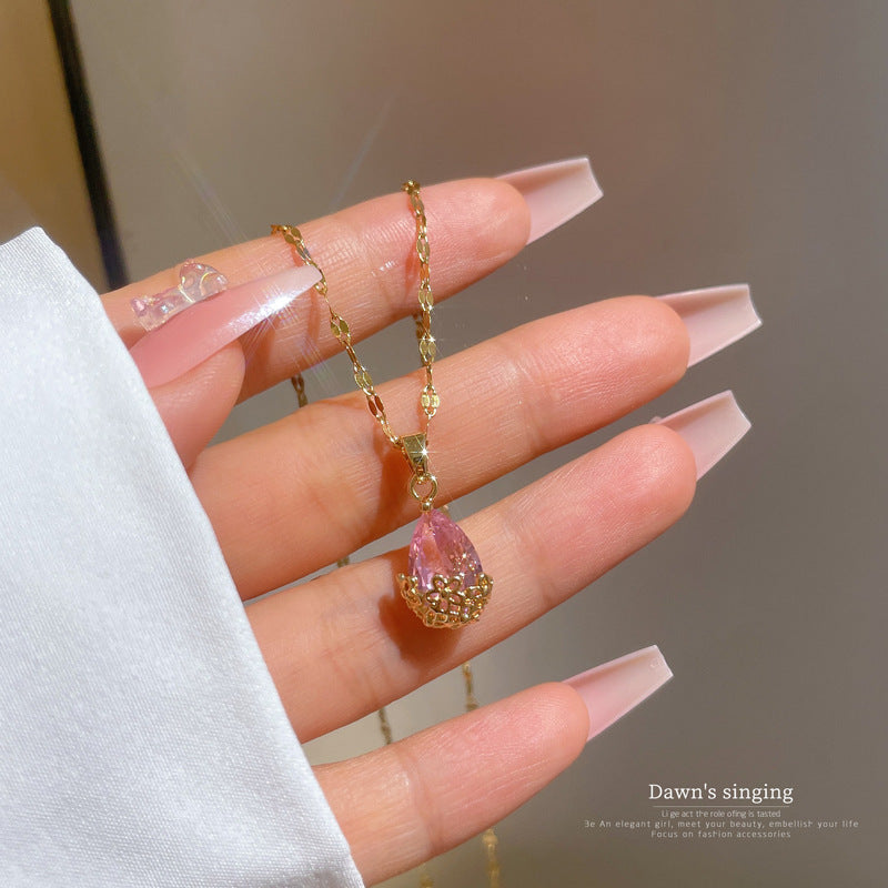 Collana con ciondolo a goccia geometrico minimalista da donna in acciaio al titanio con strass intarsiati stile bohémien