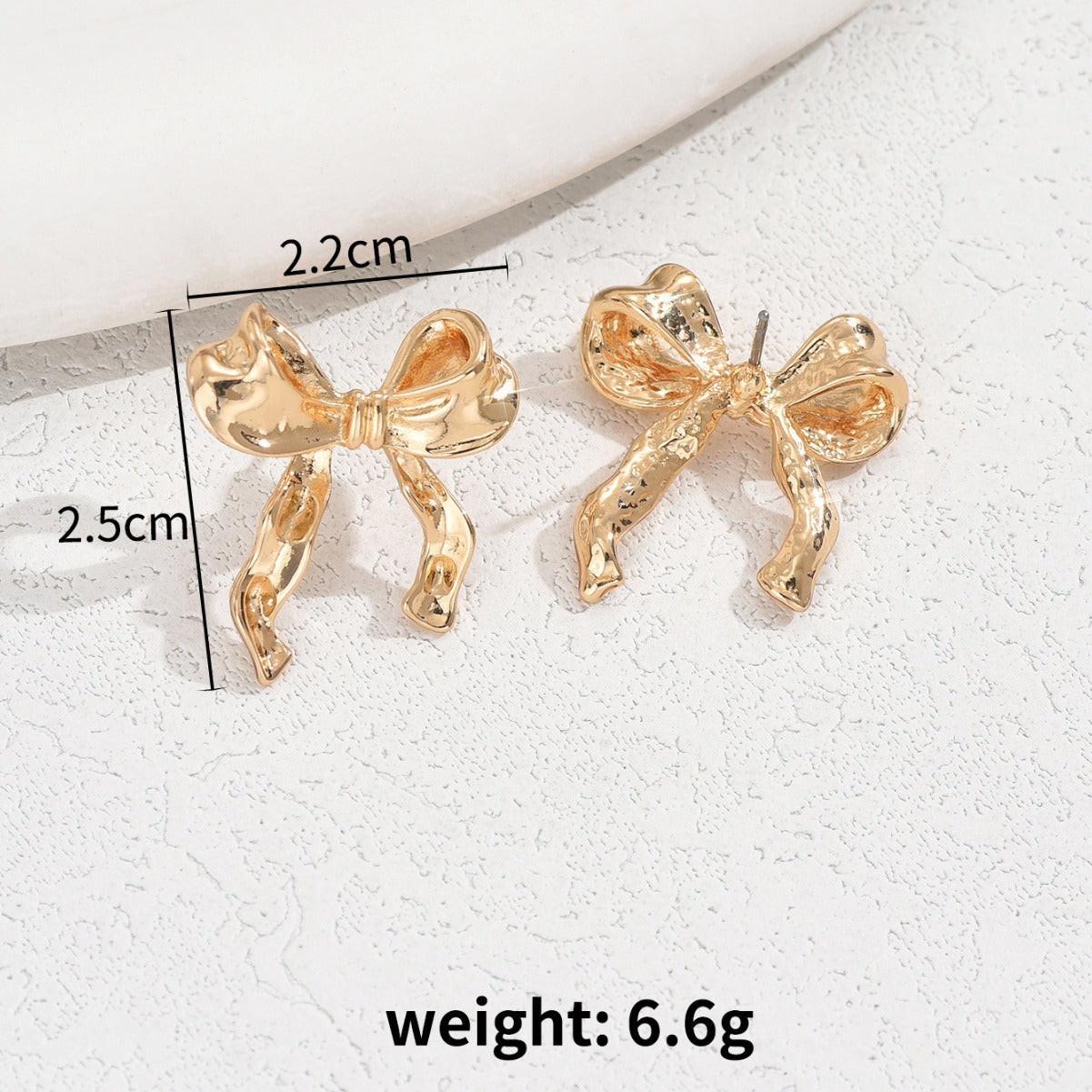 Pendientes de tuerca minimalistas de aleación con forma de lazo para mujer con acabado galvanizado, estilo de lujo ligero, para oficina
