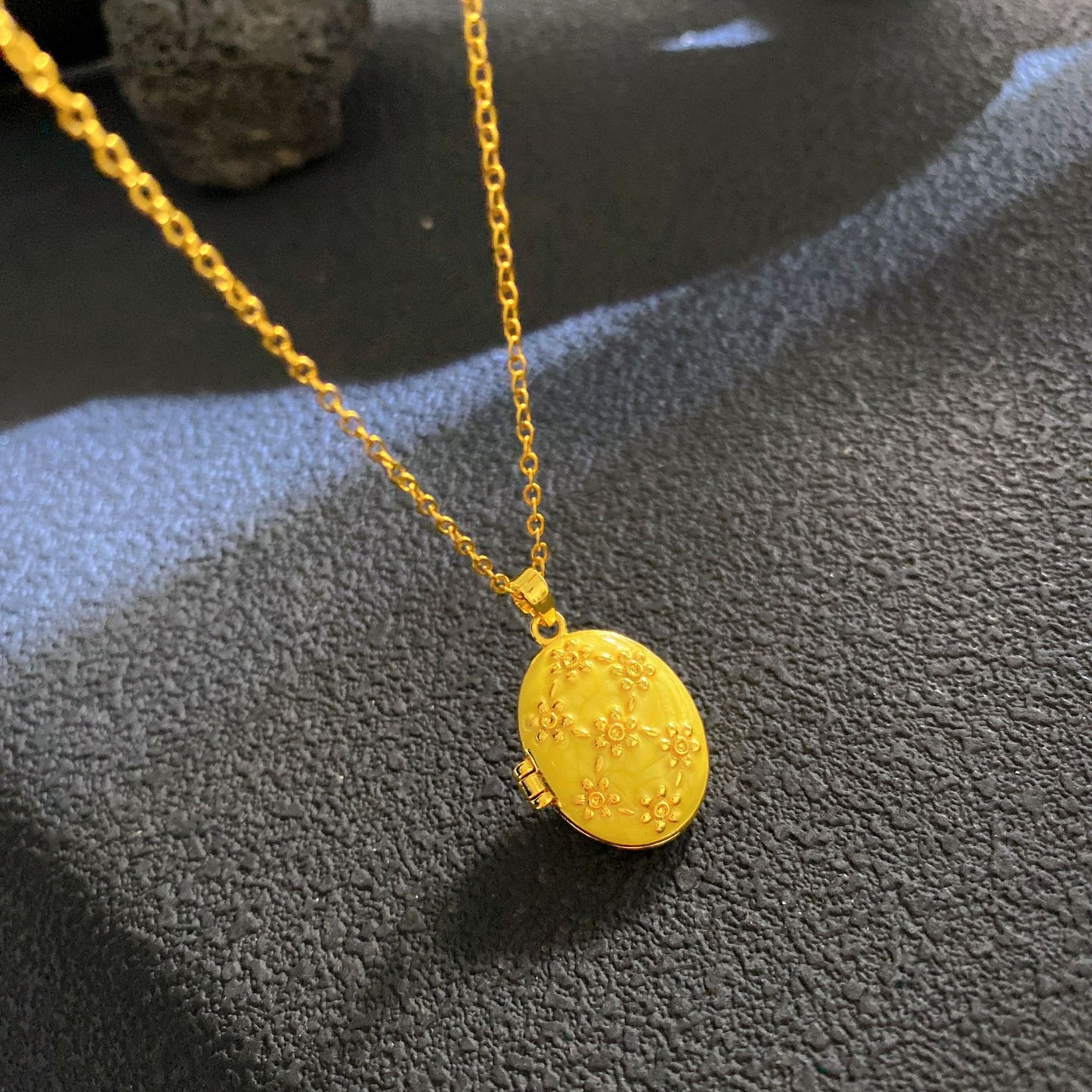 Vintage Elegant Geometric Leaf Teardrop Drip Oil Cubic Zirconia Necklace with 18K Gold Plated Brass Pendant on Titanium Steel Cable Chain for Women