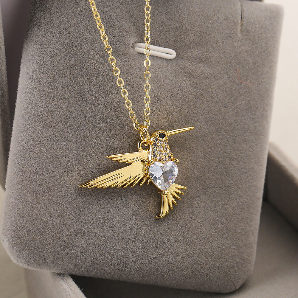 Collana con pendente a cuore minimalista per donne con base in rame placcato in oro 18 carati e intarsi in zirconi