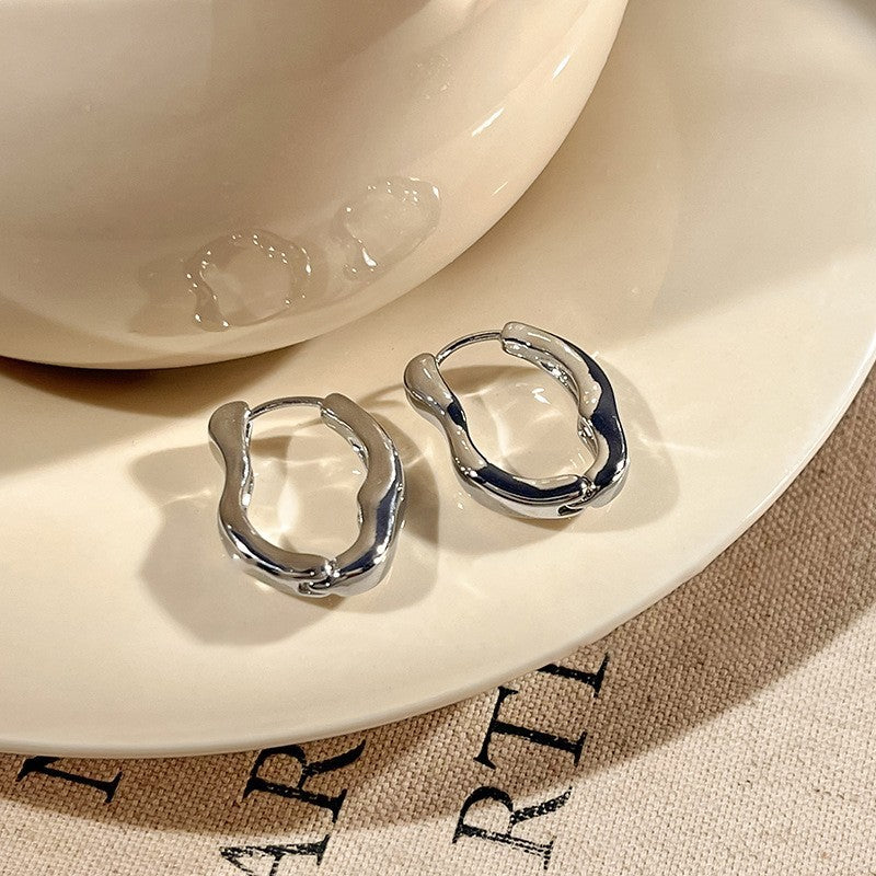 Aretes Geométricos Minimalistas de Cobre con Acabado Chapado para Mujer Pendientes Modernos y Versátiles