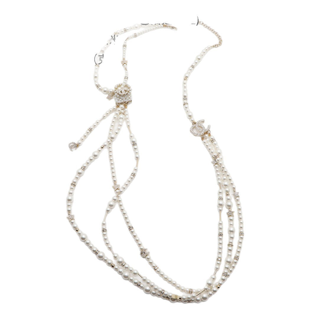 Elegante collana a catena con palline placcate in perle e lettere per donna