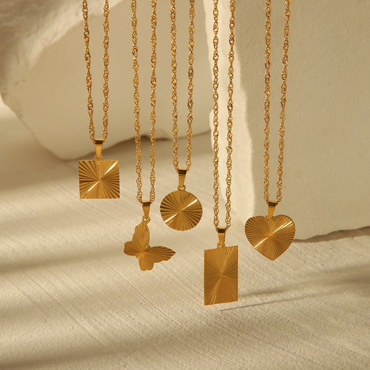 Collana Minimalista a Cuore in Acciaio al Titanio con Finitura Galvanica per Donna